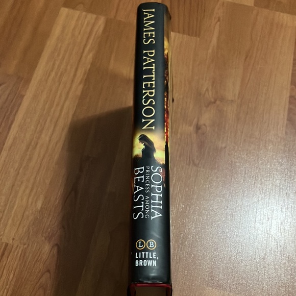 SOPHIA: PRINCESS AMONG BEASTS - Picture 2 of 3